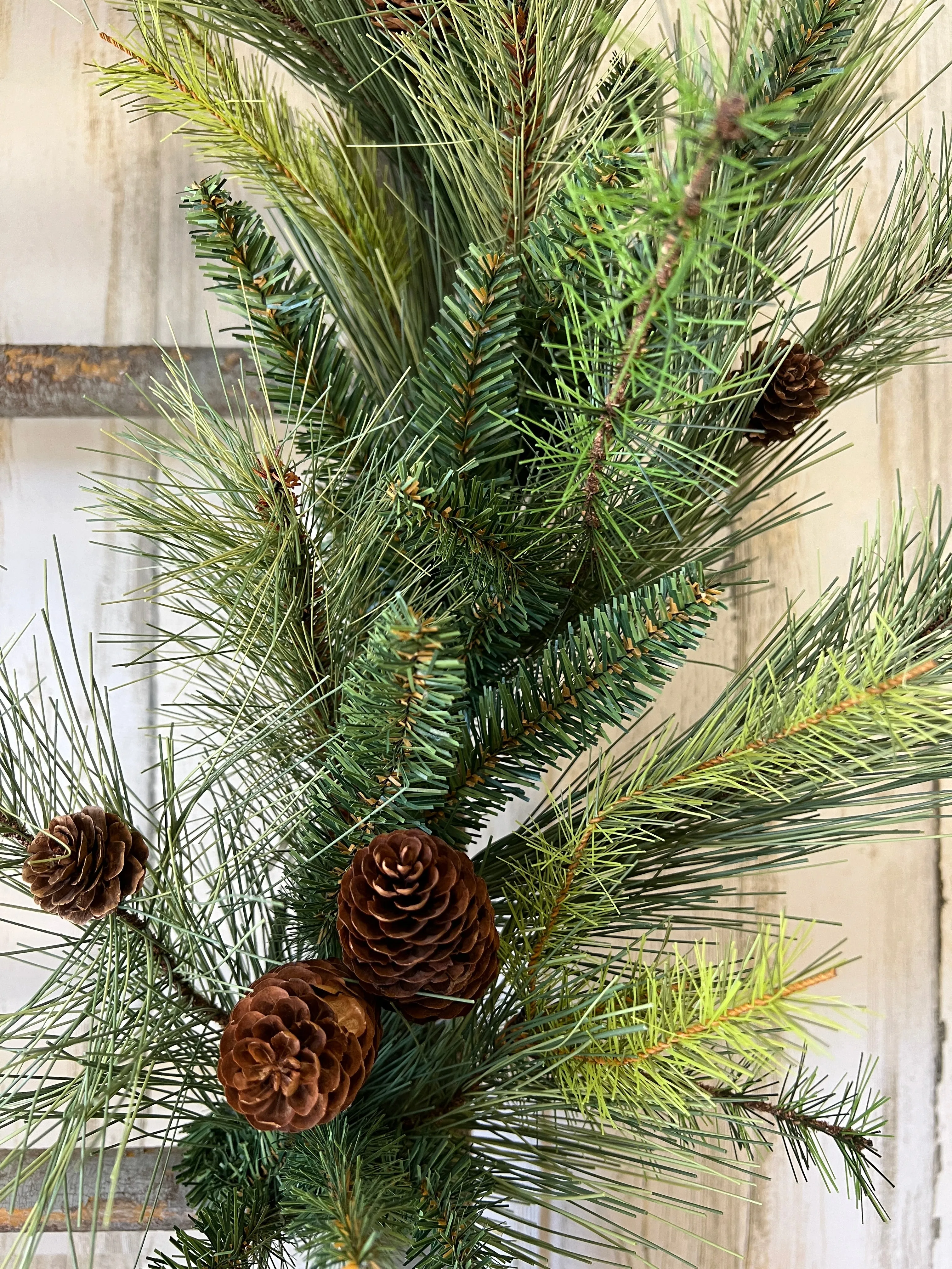 Mixed Georgia Pine Garland with Pinecones