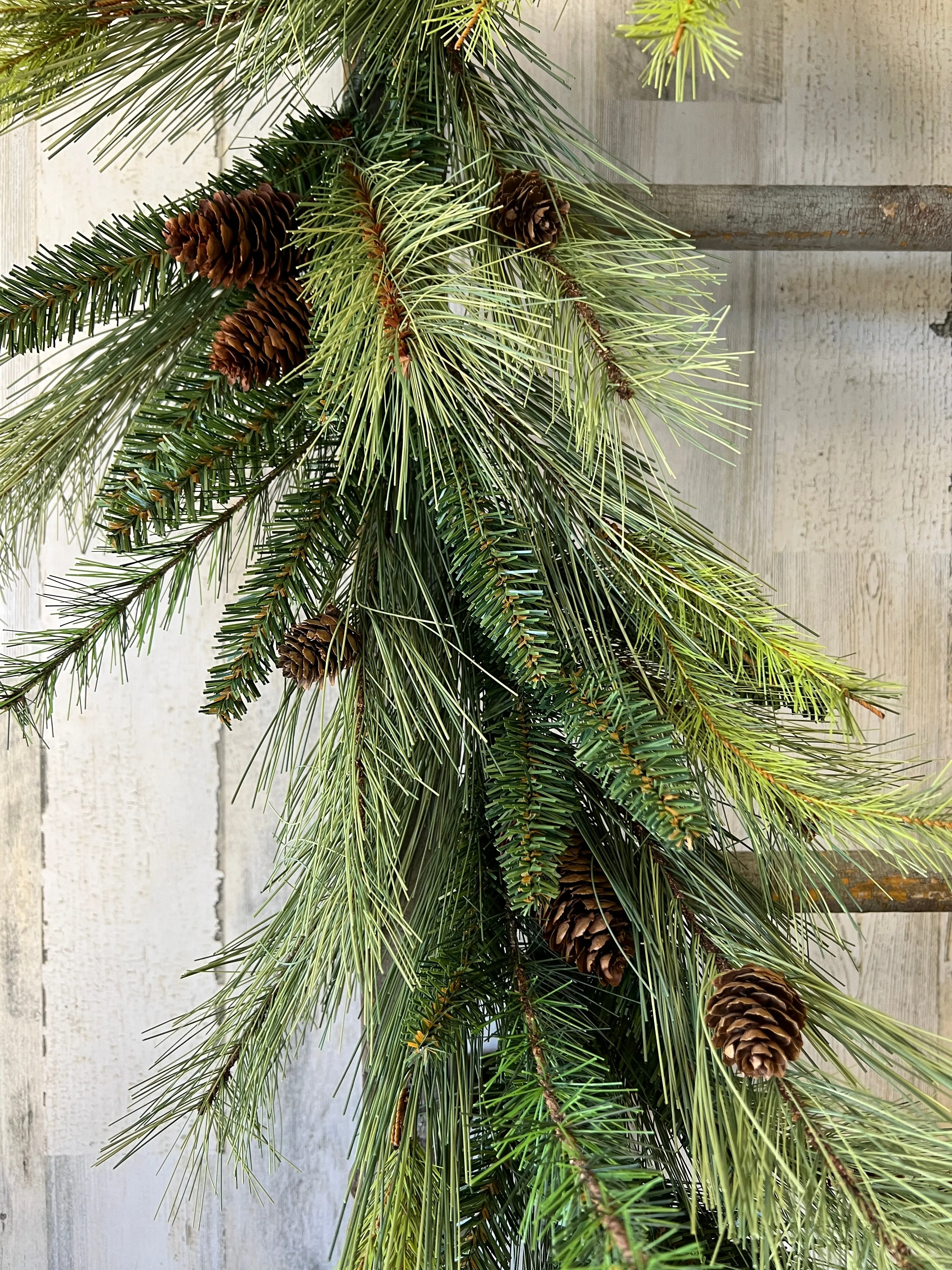 Mixed Georgia Pine Garland with Pinecones