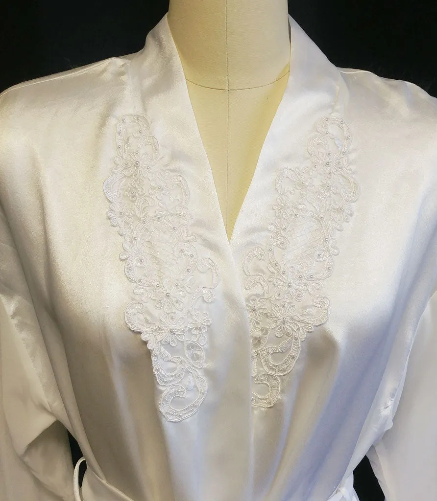 *VINTAGE BRIDAL TROUSSEAU MAIDENFORM LUSCIOUS SATIN PEARLS, SEQUINS & LACE APPLIQUES PEIGNOIR IN WINTER FROST